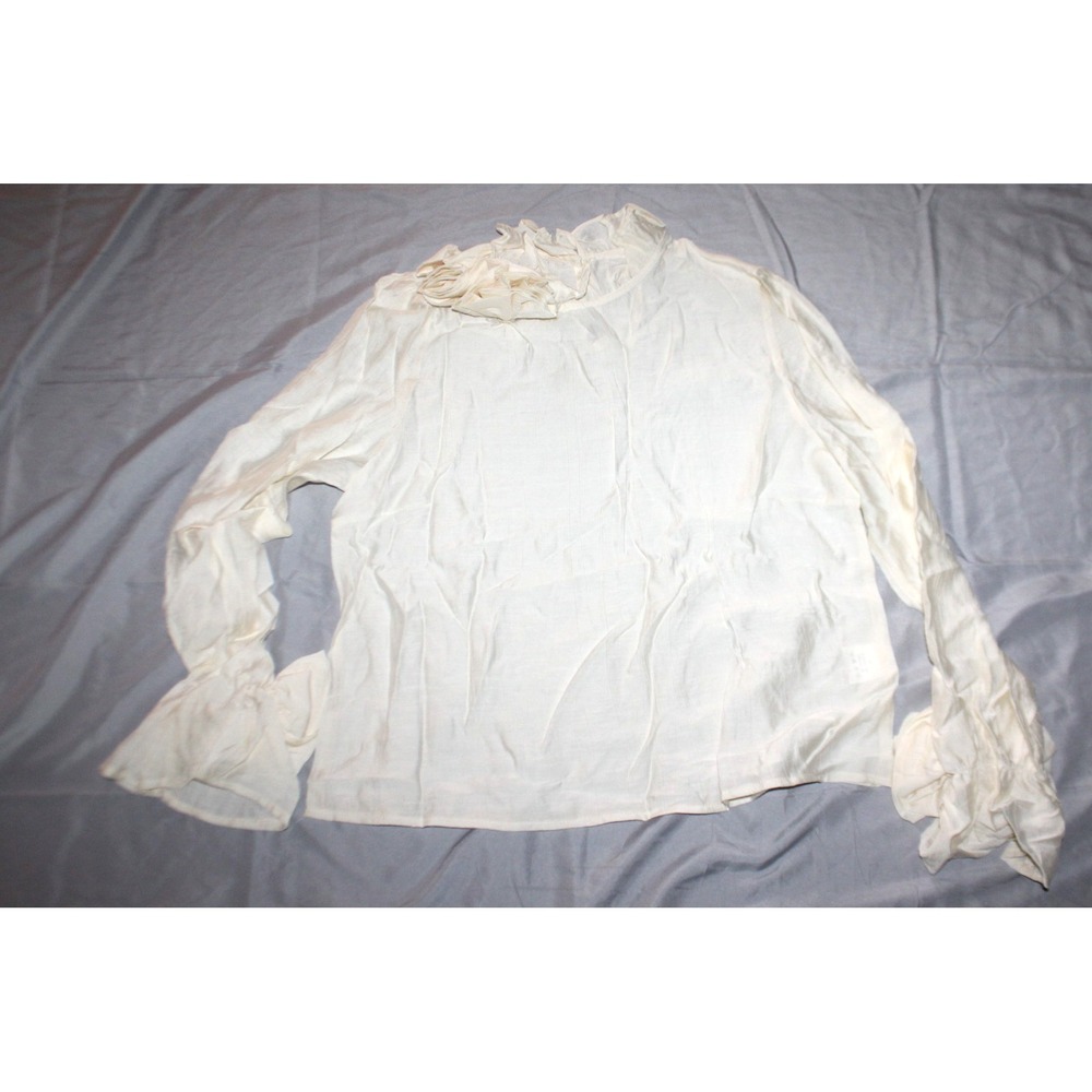 Women's long sleeve blouse shirt ivory has a rose on the collar size Small